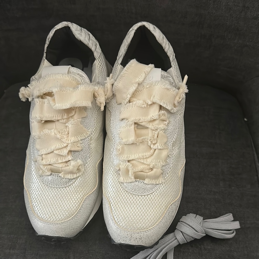 NEW P448 Women's Cancun Cream Textured Sneakers - Picture 1 of 6